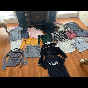 BUNDLE OF CLOTHES SIZES M/L (18)